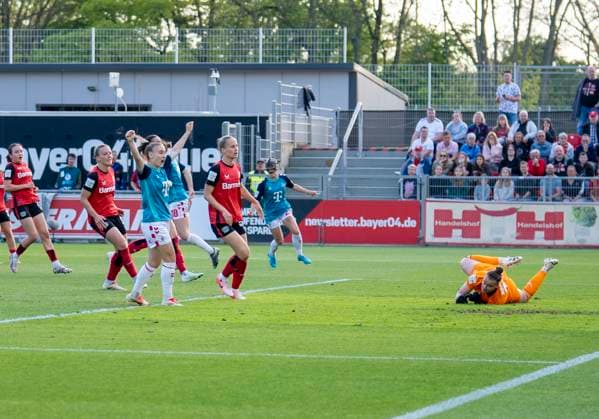 Friederike Repohl Bayer 04 Leverkusen, 27 is on the ground and cannot hold the ball The ball goes into the goal for 0 1 Alena Bienz 1 FC Koeln, 11 cheers 14 04 2025, Bayer Leverkusen 1 FC Köln, Football, Google Pixel Frauen Bundesliga, GER, Leverkusen, Ulrich Haberland Stadion, Saison 24 25, 19 Spieltag DFL regulations prohibit any use of photographs as image sequences and or quasi video Copyright: HMBxMedia xMarcoxBader