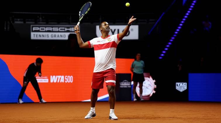 Stuttgart , Porsche Tennis Grand Prix , Cacau serving, Doubles Mixed Showevent, Cacau serving