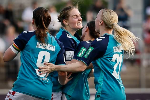 Womens Soccer Bundesliga Bayer 04 Leverkusen 1 FC Köln, 14 04 2025 Goal celebration around the scorer to 0 1, Taylor Ziemer 1 FC Köln, 18 Bayer 04 Leverkusen 1 FC Köln on matchday 19 of the Google Pixel Womens Bundesliga on 14 04 2025 at Ulrich Haberland Stadium in Leverkusen North Rhine-Westphalia DFL REGULATIONS PROHIBIT ANY USE OF PHOTOGRAPHS AS IMAGE SEQUENCES AND OR QUASI VIDEO Copyright: xBEAUTIFULxSPORTS AxelxKohringx
