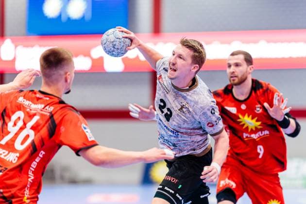 v l Tim Roman Wieling TuS N Luebbecke, 96 , Ivar Stavast HC Elbflorenz 2006, 23 , Dominik Ebner TuS N Luebbecke, 09 GER, TuS N Luebbecke vs HC Elbflorenz 2006, Handball, 2 Bundesliga, 27 Matchday, Season 2024 2025, 14 04 2025 GER, TuS N Luebbecke vs HC Elbflorenz 2006, Handball, 2 Bundesliga, 27 Matchday, Season 2024 2025, 14 04 2025 Luebbecke Copyright: xEibner-Pressefoto JanxRollingerx EP_JSK