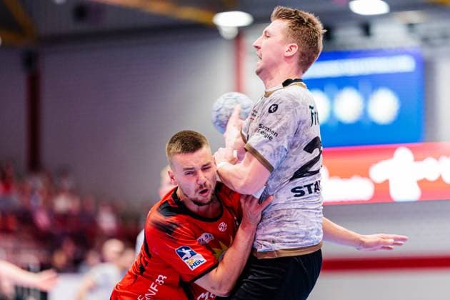 v l Tim Roman Wieling TuS N Luebbecke, 96 , Ivar Stavast HC Elbflorenz 2006, 23 GER, TuS N Luebbecke vs HC Elbflorenz 2006, Handball, 2 Bundesliga, 27 Matchday, Season 2024 2025, 14 04 2025 GER, TuS N Luebbecke vs HC Elbflorenz 2006, Handball, 2 Bundesliga, 27 Matchday, Season 2024 2025, 14 04 2025 Luebbecke Copyright: xEibner-Pressefoto JanxRollingerx EP_JSK