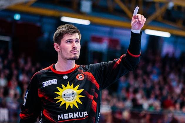 Leon Grabenstein TuS N Luebbecke, 32 cheers GER, TuS N Luebbecke vs HC Elbflorenz 2006, Handball, 2 Bundesliga, Matchday 27, Season 2024 2025, 14 04 2025 GER, TuS N Luebbecke vs HC Elbflorenz 2006, Handball, 2 Bundesliga, Matchday 27, Season 2024 2025, 14 04 2025 Luebbecke Copyright: xEibner-Pressefoto JanxRollingerx EP_JSK