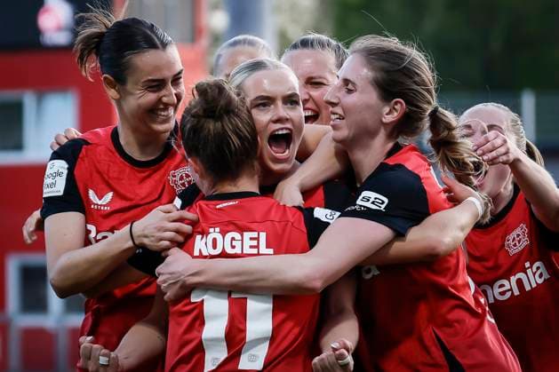Womens Soccer Bundesliga Bayer 04 Leverkusen 1 FC Köln, 14 04 2025 Goal celebration after the equalizer by Cornelia Kramer Bayer 04 Leverkusen, 7 , center Bayer 04 Leverkusen 1 FC Köln on matchday 19 of the Google Pixel Womens Bundesliga on 14 04 2025 at Ulrich Haberland Stadium in Leverkusen North Rhine-Westphalia DFL REGULATIONS PROHIBIT ANY USE OF PHOTOGRAPHS AS IMAGE SEQUENCES AND OR QUASI VIDEO Copyright: xBEAUTIFULxSPORTS AxelxKohringx