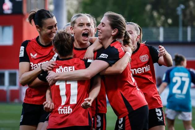 Womens Soccer Bundesliga Bayer 04 Leverkusen 1 FC Köln, 14 04 2025 Goal celebration after the equalizer by Cornelia Kramer Bayer 04 Leverkusen, 7 , center Bayer 04 Leverkusen 1 FC Köln on matchday 19 of the Google Pixel Womens Bundesliga on 14 04 2025 at Ulrich Haberland Stadium in Leverkusen North Rhine-Westphalia DFL REGULATIONS PROHIBIT ANY USE OF PHOTOGRAPHS AS IMAGE SEQUENCES AND OR QUASI VIDEO Copyright: xBEAUTIFULxSPORTS AxelxKohringx