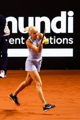 in the picture Anastasia Potapova Anastasia Potapova vs Clara Tauson DEN GER, Porsche Tennis Grand Prix GP Stuttgart 2025, WTA500, 14 04 2025 GER, Porsche Tennis Grand Prix GP Stuttgart 2025, WTA500, 14 04 2025 Stuttgart Copyright: xEibner-Pressefoto RogerxBuerkex EP