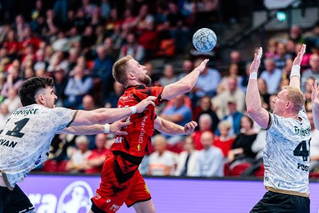 v l Doruk Pehlivan HC Elbflorenz 2006, 11 , Benas Petreikis TuS N Luebbecke, 11 , Julian Possehl HC Elbflorenz 2006, 48 GER, TuS N Luebbecke vs HC Elbflorenz 2006, Handball, 2 Bundesliga, 27 Matchday, Season 2024 2025, 14 04 2025 GER, TuS N Luebbecke vs HC Elbflorenz 2006, Handball, 2 Bundesliga, 27 Matchday, Season 2024 2025, 14 04 2025 Luebbecke Copyright: xEibner-Pressefoto JanxRollingerx EP_JSK