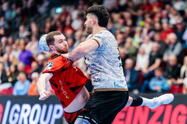 v l Dominik Ebner TuS N Luebbecke, 09 , Doruk Pehlivan HC Elbflorenz 2006, 11 GER, TuS N Luebbecke vs HC Elbflorenz 2006, Handball, 2 Bundesliga, 27 Matchday, Season 2024 2025, 14 04 2025 GER, TuS N Luebbecke vs HC Elbflorenz 2006, Handball, 2 Bundesliga, 27 Matchday, Season 2024 2025, 14 04 2025 Luebbecke Copyright: xEibner-Pressefoto JanxRollingerx EP_JSK