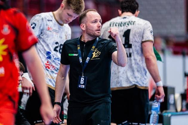 Andre Haber HC Elbflorenz 2006, Coach rejoices GER, TuS N Luebbecke vs HC Elbflorenz 2006, Handball, 2 Bundesliga, Matchday 27, Season 2024 2025, 14 04 2025 GER, TuS N Luebbecke vs HC Elbflorenz 2006, Handball, 2 Bundesliga, Matchday 27, Season 2024 2025, 14 04 2025 Luebbecke Copyright: xEibner-Pressefoto JanxRollingerx EP_JSK