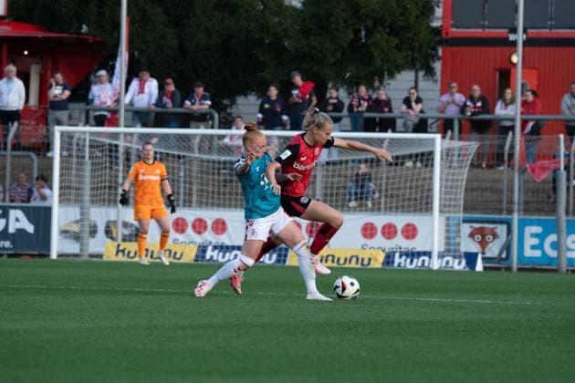Leverkusen, Germany, April 14th 2025: Laura Vogt (8 FC Köln) and Juliette Vidal (56 Bayer Leverkusen) battle for the ball during the Google Pixel Frauen-Bundesliga between Bayer Leverkusen and FC Köln at Ulrich-Haberland-Stadion in Leverkusen, Germany. (Qianru Zhang SPP) Copyright: xQianruxZhang SPPx spp-en-QiZh-DSC_1127