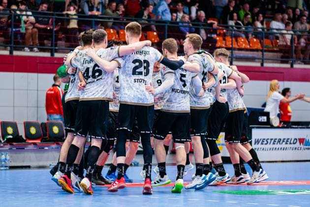 The HC Elbflorenz 2006 team celebrates after 24 28 victory GER, TuS N Luebbecke vs HC Elbflorenz 2006, Handball, 2 Bundesliga, Matchday 27, Season 2024 2025, 14 04 2025 GER, TuS N Luebbecke vs HC Elbflorenz 2006, Handball, 2 Bundesliga, Matchday 27, Season 2024 2025, 14 04 2025 Luebbecke Copyright: xEibner-Pressefoto JanxRollingerx EP_JSK