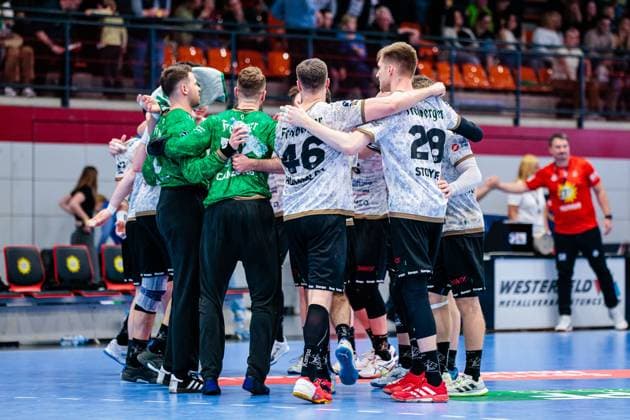 The HC Elbflorenz 2006 team celebrates after 24 28 victory GER, TuS N Luebbecke vs HC Elbflorenz 2006, Handball, 2 Bundesliga, Matchday 27, Season 2024 2025, 14 04 2025 GER, TuS N Luebbecke vs HC Elbflorenz 2006, Handball, 2 Bundesliga, Matchday 27, Season 2024 2025, 14 04 2025 Luebbecke Copyright: xEibner-Pressefoto JanxRollingerx EP_JSK