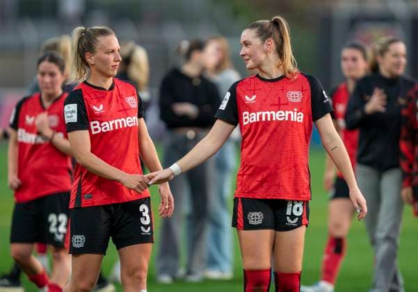 v l Melissa Friedrich Bayer 04 Leverkusen, 3 and Karolina Lea Vilhjalmsdottir Bayer 04 Leverkusen, 18 14 04 2025, Bayer Leverkusen 1 FC Köln, Fußball, Google Pixel Frauen Bundesliga, GER, Leverkusen, Ulrich Haberland Stadion, Saison 24 25, 19 Spieltag DFL regulations prohibit any use of photographs as image sequences and or quasi video Copyright: HMBxMedia xMarcoxBader