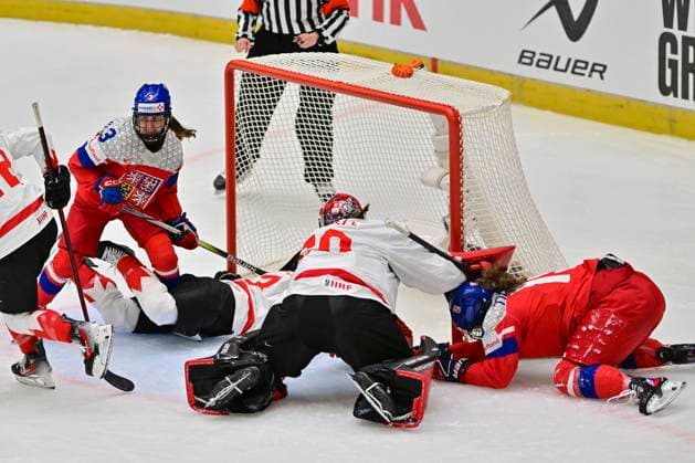 L-R Adela Sapovalivova (CZE), goalkeeper Kristen Campbell (CAN) and Natalie Mlynkova (CZE) in action during the IIHF Women s World Championship, WM, Weltmeisterschaft Group A, match Czechia vs Canada, in Ceske Budejovice, Czech Republic, on April 14, 2025. (CTKxPhoto VaclavxPancer) CTKPhotoP2025041407443  CTKPhotoP2025041407443