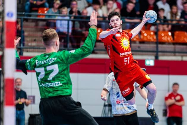 v l Robin Cantegrel HC Elbflorenz 2006, 77 , Tim Kloor TuS N Luebbecke, 57 GER, TuS N Luebbecke vs HC Elbflorenz 2006, Handball, 2 Bundesliga, Matchday 27, Season 2024 2025, 14 04 2025 GER, TuS N Luebbecke vs HC Elbflorenz 2006, Handball, 2 Bundesliga, Matchday 27, Season 2024 2025, 14 04 2025 Luebbecke Copyright: xEibner-Pressefoto JanxRollingerx EP_JSK