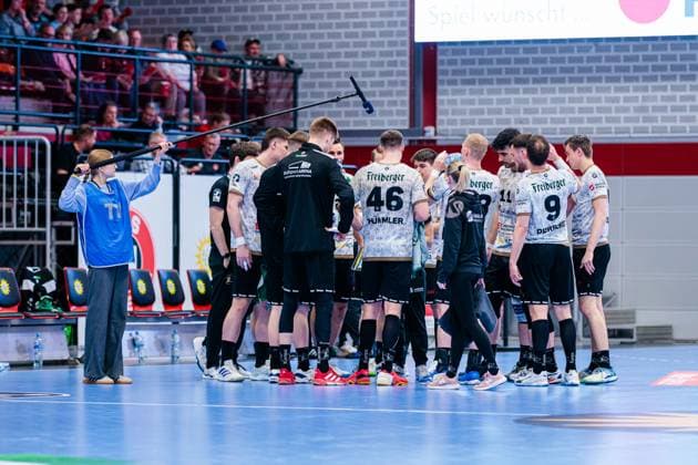 Timeout HC Elbflorenz 2006 GER, TuS N Luebbecke vs HC Elbflorenz 2006, Handball, 2 Bundesliga, Matchday 27, Season 2024 2025, 14 04 2025 GER, TuS N Luebbecke vs HC Elbflorenz 2006, Handball, 2 Bundesliga, Matchday 27, Season 2024 2025, 14 04 2025 Luebbecke Copyright: xEibner-Pressefoto JanxRollingerx EP_JSK