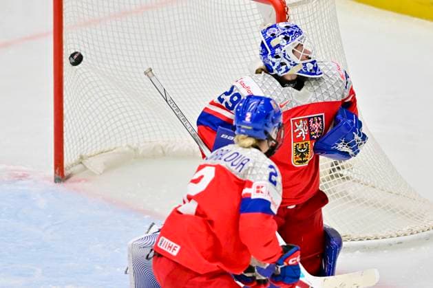 Goalkeeper Klara Peslarova (CZE) get 5th goal (1:5) during the IIHF Women s World Championship, WM, Weltmeisterschaft Group A, match Czechia vs Canada, in Ceske Budejovice, Czech Republic, on April 14, 2025. (CTKxPhoto VaclavxPancer) CTKPhotoP2025041407580  CTKPhotoP2025041407580
