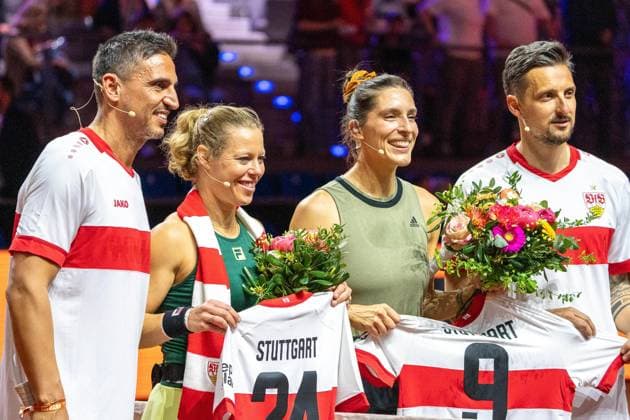 Joy among Zdravko Kuzmanovik, Laura Siegemund, Andrea Petkovic and Fernando Meira, Kick Serve VfB Stuttgart meets Porsche Tennis, Porsche Tennis Grand Prix, Porsche Arena, 14 04 2025, Kick Serve VfB Stuttgart meets Porsche Tennis, Porsche Tennis Grand Prix, Porsche Arena, 14 04 2025, Stuttgart Copyright: xEibner-Pressefoto EdwardxCheungx EP_ECG