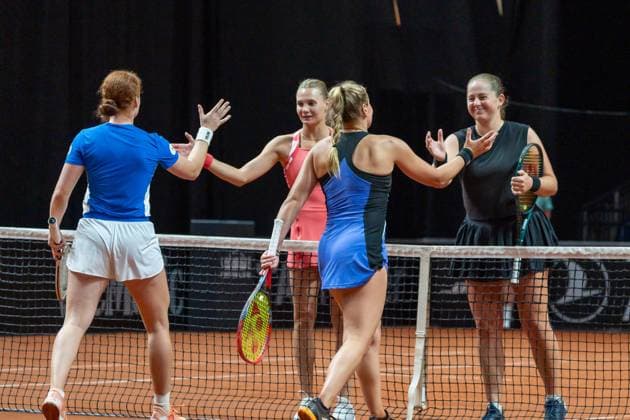 Both teams high-five each other after the match, Jelena Ostapenko Dayana Yastremska vs Nastasja Schunk Ella Seidel, Tennis, Porsche Tennis Grand Prix, Court 1, Womens Doubles, Round 1, Season 2025, 14 04 2025, Jelena Ostapenko Dayana Yastremska vs Nastasja Schunk Ella Seidel, Tennis, Porsche Tennis Grand Prix, Court 1, Womens Doubles, Round 1, Season 2025, 14 04 2025, Stuttgart Copyright: xEibner-Pressefoto EdwardxCheungx EP_ECG