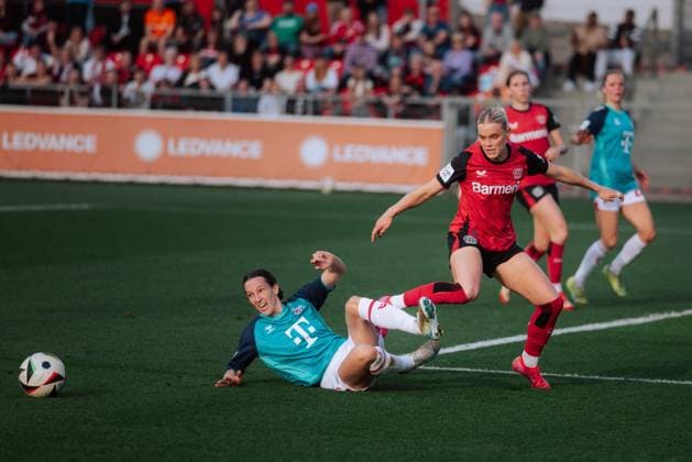 14 04 25, Women, Soccer, 1 BL, Season 2024 2025, Bayer 04 Leverkusen 1 FC Köln, Matchday 19 Cornelia Kramer 7 of Bayer 04 Leverkusen in duel with Sara Agrez 4 of 1 FC Köln Leverkusen Ulrich Haberland Stadion NRW Germany