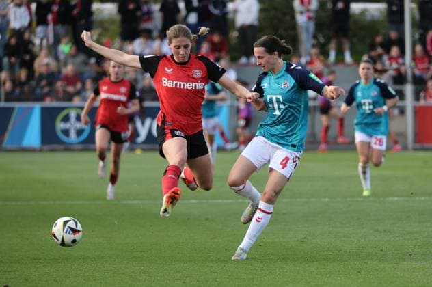 Caroline Kehrer Leverkusen, L and Sandra Agrez Köln , Leverkusen, Germany 14 04 2025, Frauen Bundesliga, 19 Spieltag, Bayer 04 Leverkusen 1 FC Köln