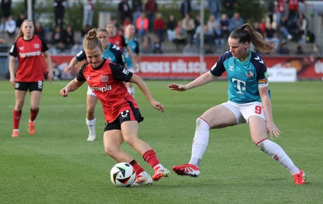 Kristin Kögel Leverkusen, L and Adriana Achcinska Köln , Leverkusen, Germany 14 04 2025, Womens Bundesliga, Matchday 19, Bayer 04 Leverkusen 1 FC Köln