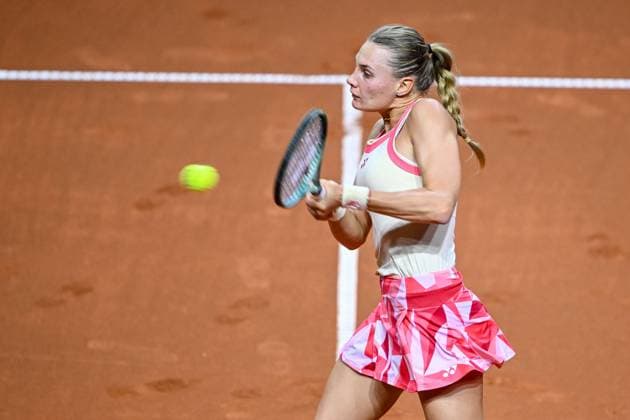 Dayana Yastremska Ukraine in action, on the ball, singles action during the match between Jelena Ostapenko Latvia vs Dayana Yastremska Ukraine during the Porsche Tennis Grand Prix Stuttgart 2025 Day 2 at Porsche Arena on April 15, 2025 in Stuttgart, Germany, Germany Photo by Harry Langer DeFodi Images Dayana Yastremska Ukraine controls the Ball at the match between Jelena Ostapenko Latvia vs Dayana Yastremska Ukraine during the Porsche Tennis Grand Prix Stuttgart 2025 Day 2 at Porsche Arena on April 15, 2025 in Stuttgart, Germany Photo by Harry Langer DeFodi Images Photo by Harry Langer DeFodi Images