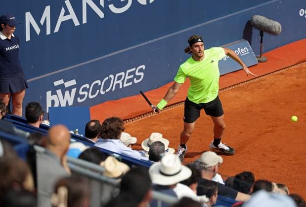 Barcelona Open Banc Sabadell 2025 - Day Two Stefanos Tsitsipas plays during the match against Reilly Opelka on Day 2 of the Barcelona Open Banc Sabadell, 72nd Conde de Godo Trophy, at the Real Club Tennis Barcelona 1899, in Barcelona, Spain, on April 15, 2025. Barcelona Barcelona Spain  Copyright: xUrbanandsportx originalFilename:urbanandsport-tsitsipa250415_npEEP.jpg
