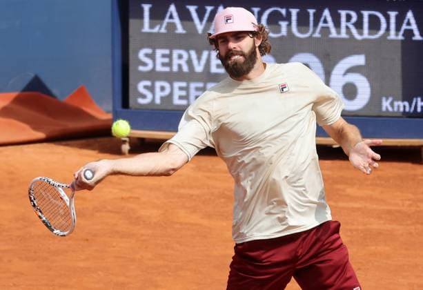 Barcelona Open Banc Sabadell 2025 - Day Two Reilly Opelka plays during the match against Stefanos Tsitsipas on Day 2 of the Barcelona Open Banc Sabadell, 72nd Conde de Godo Trophy, at the Real Club Tennis Barcelona 1899, in Barcelona, Spain, on April 15, 2025. Barcelona Barcelona Spain  Copyright: xUrbanandsportx originalFilename:urbanandsport-tsitsipa250415_npcUD.jpg