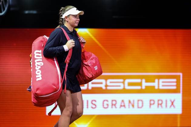 in the picture Jelena OSTAPENKO LAT comes onto the court Jelena OSTAPENKO LAT vs Dayana YASTREMSKA UKR GER, Porsche Tennis Grand Prix GP Stuttgart 2025, WTA500, 15 04 2025 GER, Porsche Tennis Grand Prix GP Stuttgart 2025, WTA500, 15 04 2025 Stuttgart Copyright: xEibner-Pressefoto RogerxBuerkex EP