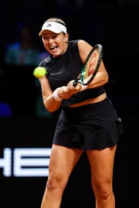 in the picture Jelena OSTAPENKO LAT Jelena OSTAPENKO LAT vs Dayana YASTREMSKA UKR GER, Porsche Tennis Grand Prix GP Stuttgart 2025, WTA500, 15 04 2025 GER, Porsche Tennis Grand Prix GP Stuttgart 2025, WTA500, 15 04 2025 Stuttgart Copyright: xEibner-Pressefoto RogerxBuerkex EP