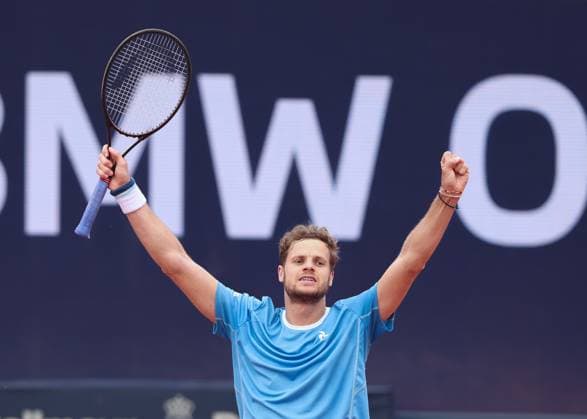 Yannick Hanfmann GER cheers after the win, jubilation, joy, emotion Tennis BMW Open 2025 ATP 500 MTTC Iphitos Munich Germany April 15, 2025 Copyright: xJuergenxHasenkopfx