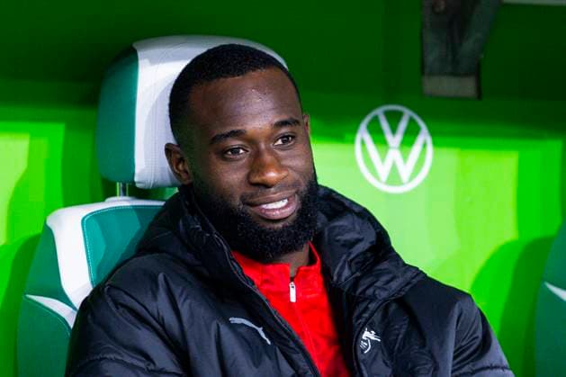 11 04 2025 Football, 2024 2025, 1 Bundesliga, Matchday 29, VfL Wolfsburg RB Leipzig Lutsharel Geertruida Leipzig on the substitutes bench, Substitutes bench DFL REGULATIONS PROHIBIT ANY USE OF PHOTOGRAPHS AS IMAGE SEQUENCES AND OR QUASI VIDEO Wolfsburg Lower Saxony Germany Volkswagen Arena