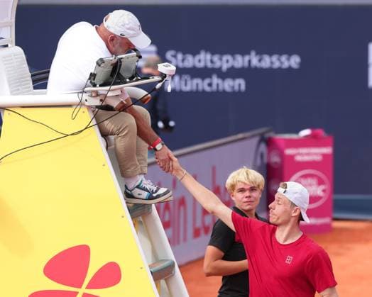 Denis Shapovalov CAN after hand shake with referee Fergus Murphy, in the background Diego Dedura Palomero GER Copyright: xJuergenxHasenkopfx