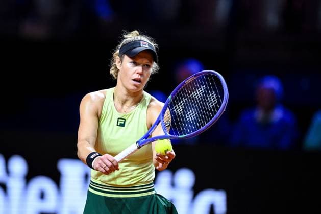 Laura Siegemund Germany in action, on the ball, singles action during the match between Jule Niemeier Germany vs Laura Siegemund Germany during the Porsche Tennis Grand Prix Stuttgart 2025 Day 2 at the Porsche Arena on April 15, 2025 in Stuttgart, Germany, Germany Photo by Harry Langer DeFodi Images Laura Siegemund Germany controls the Ball at the match between Jule Niemeier Germany vs Laura Siegemund Germany during the Porsche Tennis Grand Prix Stuttgart 2025 Day 2 at Porsche Arena on April 15, 2025 in Stuttgart, Germany Photo by Harry Langer DeFodi Images Photo by Harry Langer DeFodi Images