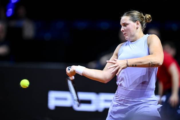 Jule Niemeier Germany in action, on the ball, singles action during the match between Jule Niemeier Germany vs Laura Siegemund Germany during the Porsche Tennis Grand Prix Stuttgart 2025 Day 2 at Porsche Arena on April 15, 2025 in Stuttgart, Germany, Germany Photo by Harry Langer DeFodi Images Jule Niemeier Germany controls the Ball at the match between Jule Niemeier Germany vs Laura Siegemund Germany during the Porsche Tennis Grand Prix Stuttgart 2025 Day 2 at Porsche Arena on April 15, 2025 in Stuttgart, Germany Photo by Harry Langer DeFodi Images Photo by Harry Langer DeFodi Images