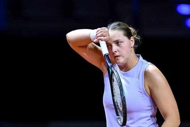 Jule Niemeier Germany gestures, gestures, dejected at the match between Jule Niemeier Germany vs Laura Siegemund Germany during the Porsche Tennis Grand Prix Stuttgart 2025 Day 2 at Porsche Arena on April 15, 2025 in Stuttgart, Germany Photo by Harry Langer DeFodi Images Jule Niemeier Germany looks dejected, gestures at the match between Jule Niemeier Germany vs Laura Siegemund Germany during the Porsche Tennis Grand Prix Stuttgart 2025 Day 2 at Porsche Arena on April 15, 2025 in Stuttgart, Germany Photo by Harry Langer DeFodi Images Photo by Harry Langer DeFodi Images
