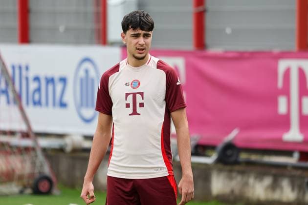 Aleksandar Pavlovic FC Bayern Muenchen, 45 , GER, Final training, FC Bayern Muenchen, Football, UEFA Champions League, Quarter-final second leg, 2024 2025 season, 15 04 2025, GER, Final training, FC Bayern Muenchen, Football, UEFA Champions League, Quarter-final second leg, 2024 2025 season, 15 04 2025 Muenchen Copyright: xEibner-Pressefoto JennixMaulx EP_JML