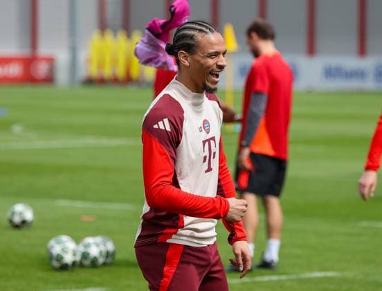 Leroy Sane FC Bayern Muenchen, 10 laughs, is in a good mood, GER, final training, FC Bayern Muenchen, football, UEFA Champions League, quarter-final second leg, 2024 2025 season, 15 04 2025, GER, final training, FC Bayern Muenchen, football, UEFA Champions League, quarter-final second leg, 2024 2025 season, 15 04 2025 Muenchen Copyright: xEibner-Pressefoto JennixMaulx EP_JML
