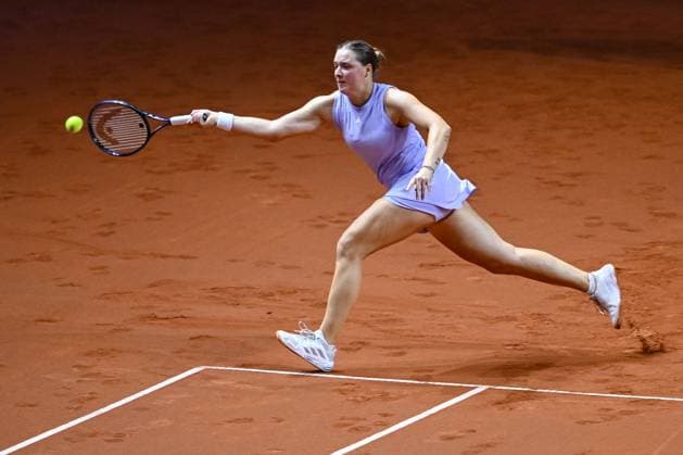 Jule Niemeier Germany in action, on the ball, singles action during the match between Jule Niemeier Germany vs Laura Siegemund Germany during the Porsche Tennis Grand Prix Stuttgart 2025 Day 2 at Porsche Arena on April 15, 2025 in Stuttgart, Germany, Germany Photo by Harry Langer DeFodi Images Jule Niemeier Germany controls the Ball at the match between Jule Niemeier Germany vs Laura Siegemund Germany during the Porsche Tennis Grand Prix Stuttgart 2025 Day 2 at Porsche Arena on April 15, 2025 in Stuttgart, Germany Photo by Harry Langer DeFodi Images Photo by Harry Langer DeFodi Images