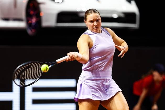 in the picture Jule Niemeier GER WC Jule Niemeier GER vs WC Laura Siegemund GER GER, Porsche Tennis Grand Prix GP Stuttgart 2025, WTA500, 15 04 2025 GER, Porsche Tennis Grand Prix GP Stuttgart 2025, WTA500, 15 04 2025 Stuttgart Copyright: xEibner-Pressefoto RogerxBuerkex EP