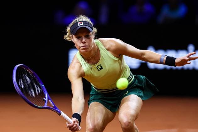 in the picture Laura Siegemund GER WC Jule Niemeier GER vs WC Laura Siegemund GER GER, Porsche Tennis Grand Prix GP Stuttgart 2025, WTA500, 15 04 2025 GER, Porsche Tennis Grand Prix GP Stuttgart 2025, WTA500, 15 04 2025 Stuttgart Copyright: xEibner-Pressefoto RogerxBuerkex EP
