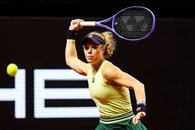 in the picture Laura Siegemund GER WC Jule Niemeier GER vs WC Laura Siegemund GER GER, Porsche Tennis Grand Prix GP Stuttgart 2025, WTA500, 15 04 2025 GER, Porsche Tennis Grand Prix GP Stuttgart 2025, WTA500, 15 04 2025 Stuttgart Copyright: xEibner-Pressefoto RogerxBuerkex EP