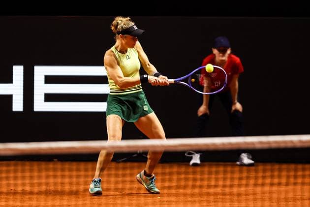 in the picture Laura Siegemund GER WC Jule Niemeier GER vs WC Laura Siegemund GER GER, Porsche Tennis Grand Prix GP Stuttgart 2025, WTA500, 15 04 2025 GER, Porsche Tennis Grand Prix GP Stuttgart 2025, WTA500, 15 04 2025 Stuttgart Copyright: xEibner-Pressefoto RogerxBuerkex EP