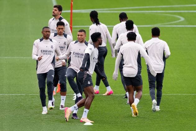Real Madrid CF Training Session And press conference, PK, Pressekonferenz - UEFA Champions League 2024 25 Quarter Final Second Leg Players of Real Madrid CF (from L to R) David Alaba, Jude Bellingham, Thibaut Courtois, Kylian Mbappe, Aurelien Tchouameni are seen training during the Training Session ahead of their UEFA Champions League 2024 25 quarter final second leg match at Ciudad Real Madrid on April 15, 2025 in Madrid, Spain. Valdebebas Ciudad Real Madrid Madrid Spain Copyright: xAlbertoxGardinx AGardin_20250415_Football_Champions_Real_PC_0314