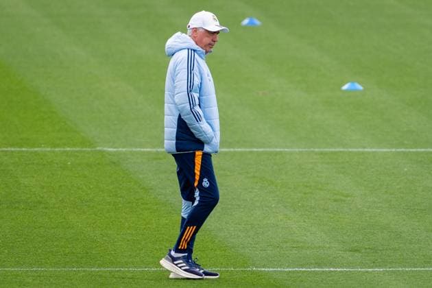 Real Madrid CF Training Session And press conference, PK, Pressekonferenz - UEFA Champions League 2024 25 Quarter Final Second Leg Carlo Ancelotti, head coach of Real Madrid CF, is seen walking during the Training Session ahead of their UEFA Champions League 2024 25 quarter final second leg match at Ciudad Real Madrid on April 15, 2025 in Madrid, Spain. Valdebebas Ciudad Real Madrid Madrid Spain Copyright: xAlbertoxGardinx AGardin_20250415_Football_Champions_Real_PC_0315
