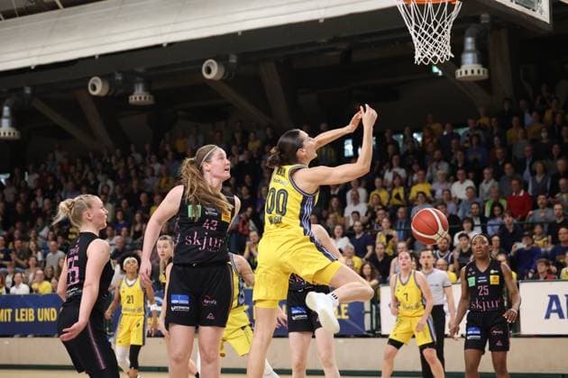 Maggie Mulligan Alba Berlin Women, 00 could not put the ball in the basket, Alba Women vs Saarlouis Royals , 1 Bundesliga, DBBL Playoffs, Semifinal 5 Game, 15 04 2025 Berlin Berlin Germany Copyright: xFootbowl ThomasxSobotzkix