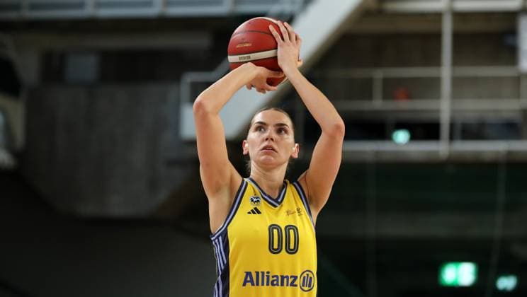 Maggie Mulligan during free throw action upper body Sport Basketball DBBL Bundesliga Women Womens Playoff Semifinal 5 Game Season 2024 2025 15 04 2024 ALBA Berlin vs Saarlouis Royals