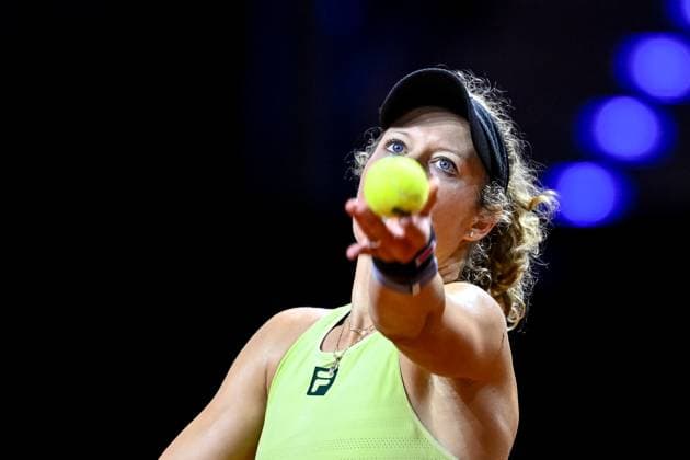 Laura Siegemund Germany in action, on the ball, singles action during the match between Jule Niemeier Germany vs Laura Siegemund Germany during the Porsche Tennis Grand Prix Stuttgart 2025 Day 2 at the Porsche Arena on April 15, 2025 in Stuttgart, Germany, Germany Photo by Harry Langer DeFodi Images Laura Siegemund Germany controls the Ball at the match between Jule Niemeier Germany vs Laura Siegemund Germany during the Porsche Tennis Grand Prix Stuttgart 2025 Day 2 at Porsche Arena on April 15, 2025 in Stuttgart, Germany Photo by Harry Langer DeFodi Images Photo by Harry Langer DeFodi Images