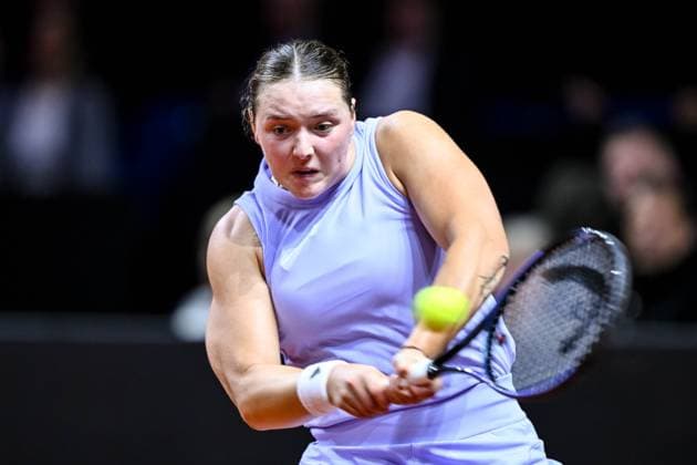 Jule Niemeier Germany in action, on the ball, singles action during the match between Jule Niemeier Germany vs Laura Siegemund Germany during the Porsche Tennis Grand Prix Stuttgart 2025 Day 2 at Porsche Arena on April 15, 2025 in Stuttgart, Germany, Germany Photo by Harry Langer DeFodi Images Jule Niemeier Germany controls the Ball at the match between Jule Niemeier Germany vs Laura Siegemund Germany during the Porsche Tennis Grand Prix Stuttgart 2025 Day 2 at Porsche Arena on April 15, 2025 in Stuttgart, Germany Photo by Harry Langer DeFodi Images Photo by Harry Langer DeFodi Images