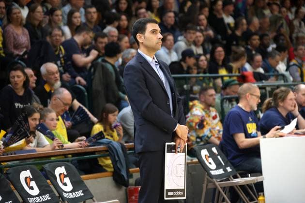 DEU, easyCredit DBBL, ALBA vs SAARLOUIS ROYALS, 15 04 2025, Soemmeringhalle, Berlin, DEU, easyCredit DBBL, ALBA vs SAARLOUIS ROYALS, in the picture head coach Cristo Cabrera ALBA Berlin Photo Juergen Engler nordphoto GmbH nordphotoxGmbHx xEngler nph00076